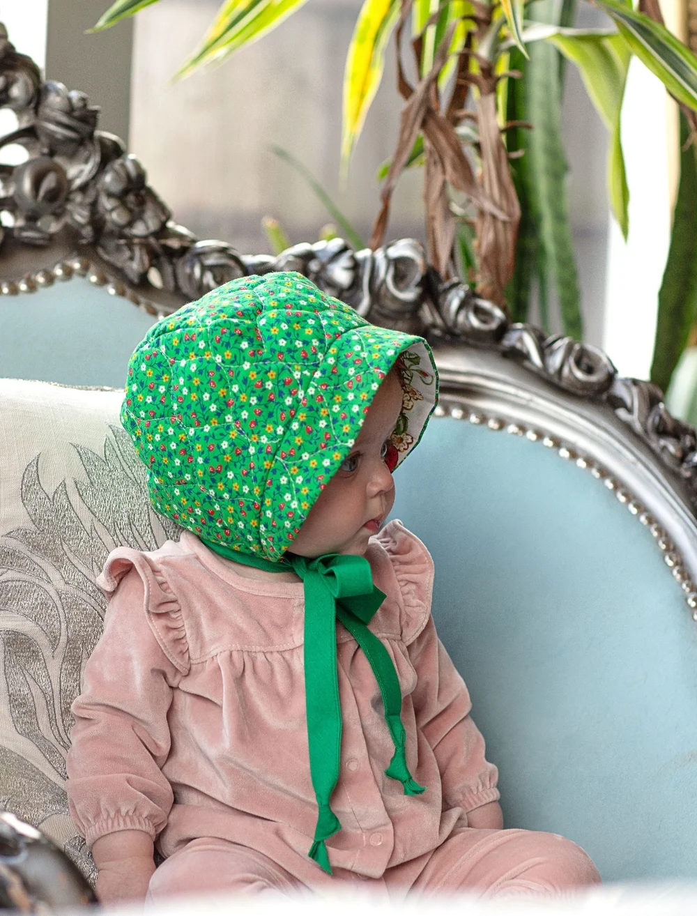 Upcycled Green Calico Quilted Baby Bonnet Reversible Strawberry Shortcake 6-12 M - Picture 2 of 10